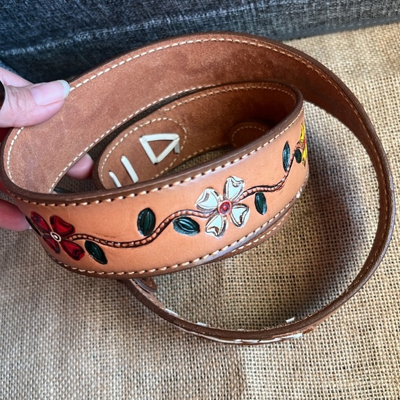 Floral Brown Leather Belt (size 42) 🌺 🌼 - Picture 5 of 17